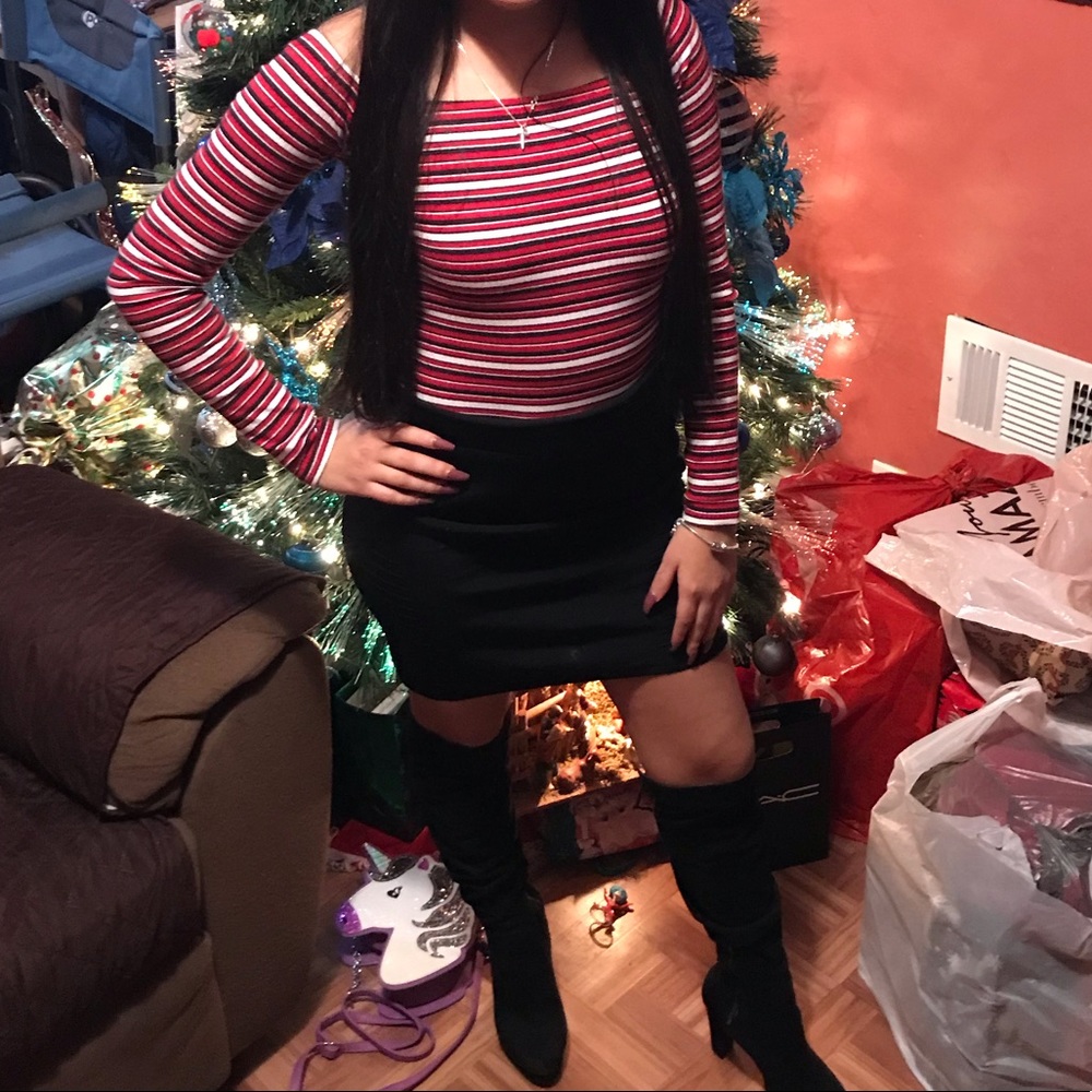 A off the shoulder long sleeve shirt